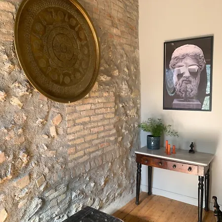 アパート Pappou's House